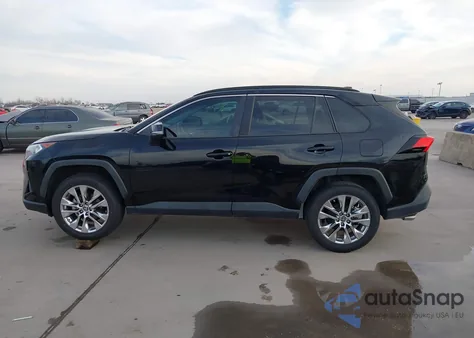 2021 Toyota Rav4 Xle Premium z USA, uszkodzony, nr VIN 2T3C1RFV4MC149855